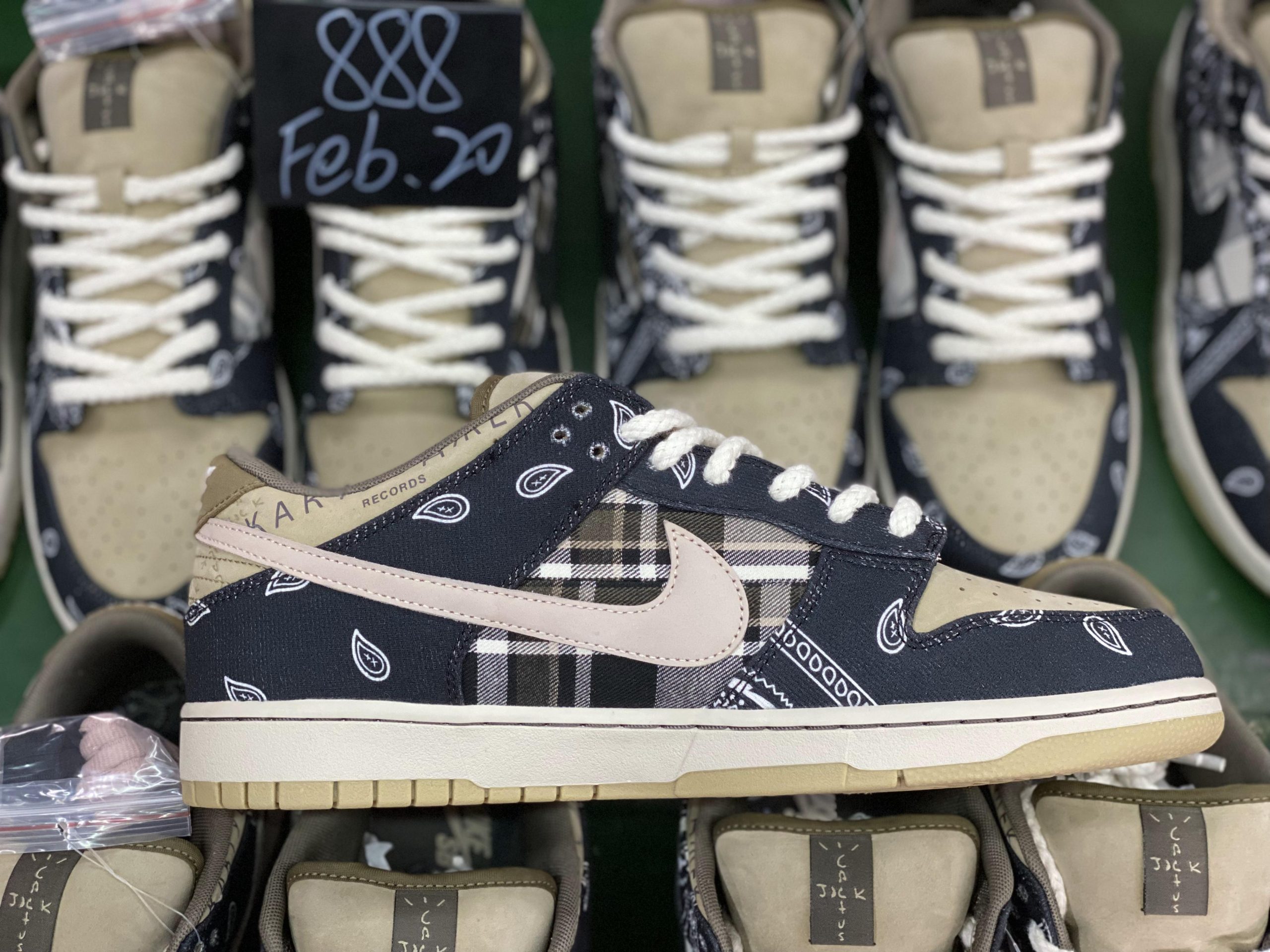 Nike SB Dunk Low Travis Scott (Regular Box)