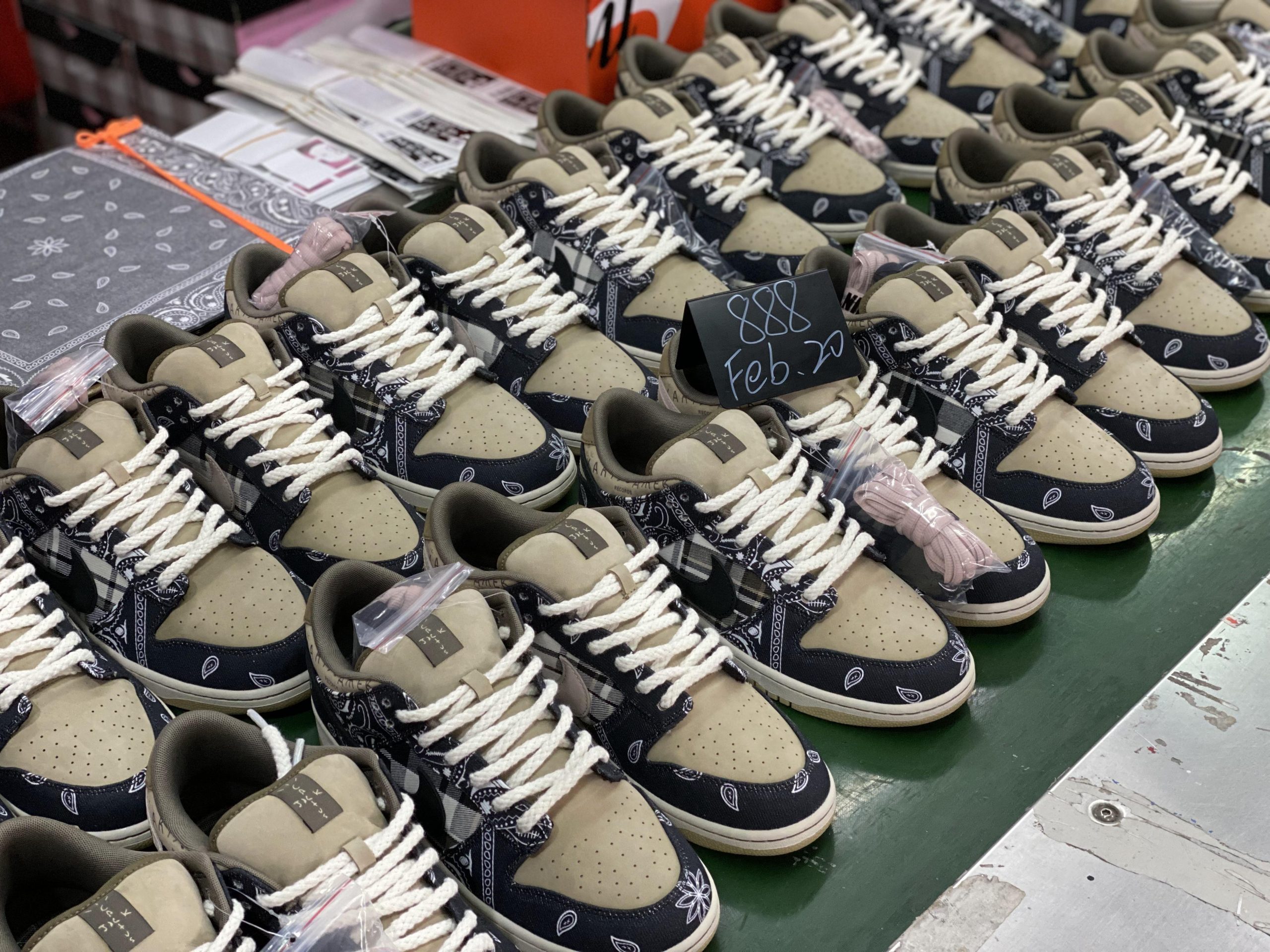 Nike SB Dunk Low Travis Scott (Regular Box)