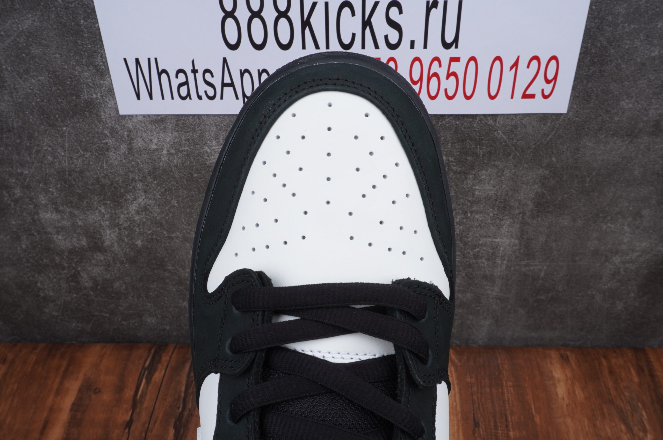 Nike SB Dunk Low Staple Panda Pigeon