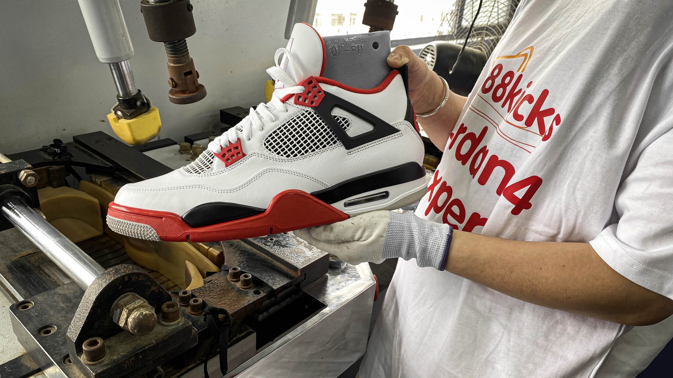 Jordan 4 Retro Fire Red 2020