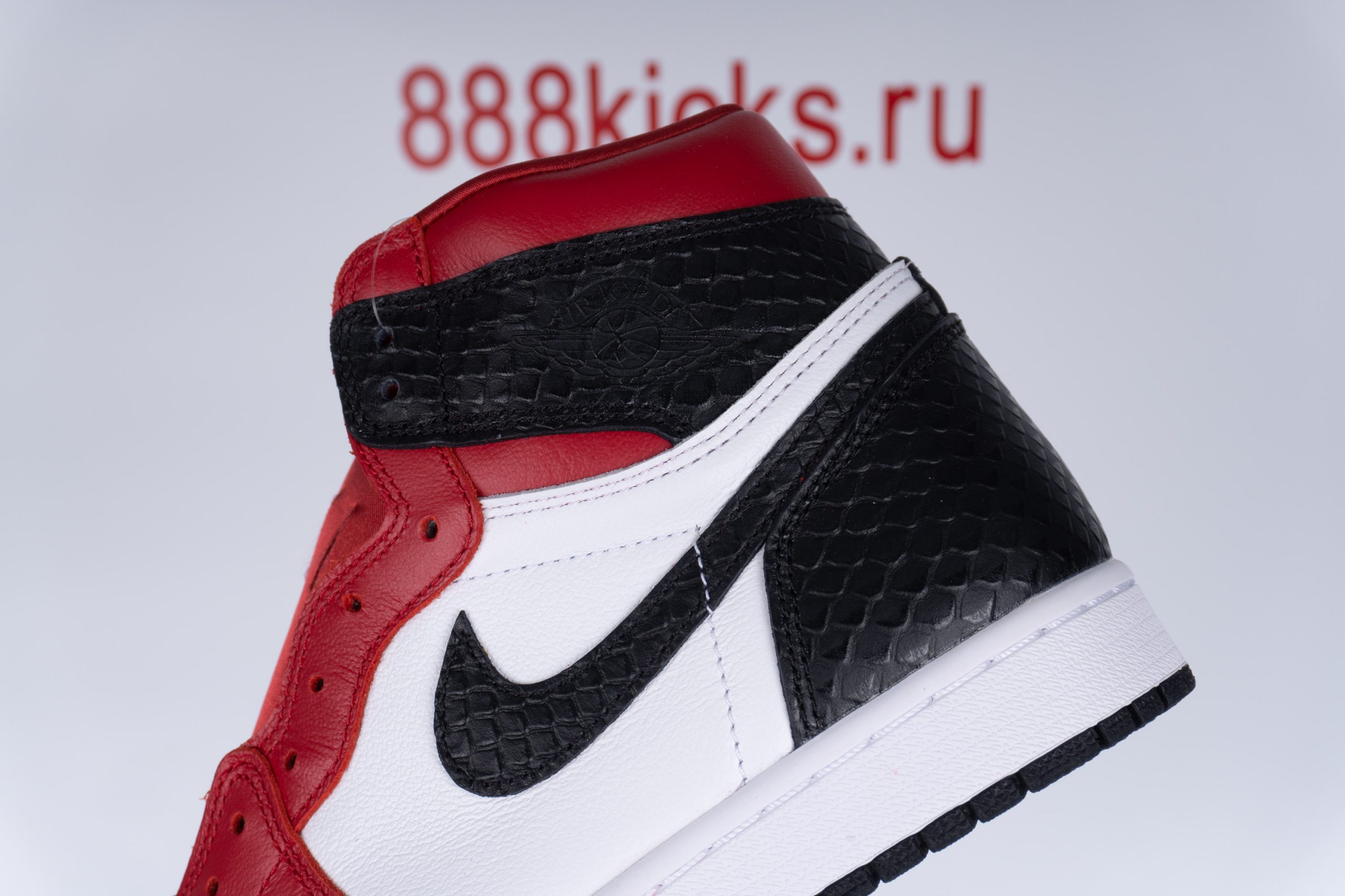 Jordan 1 Retro High Satin Snake Chicago (W)
