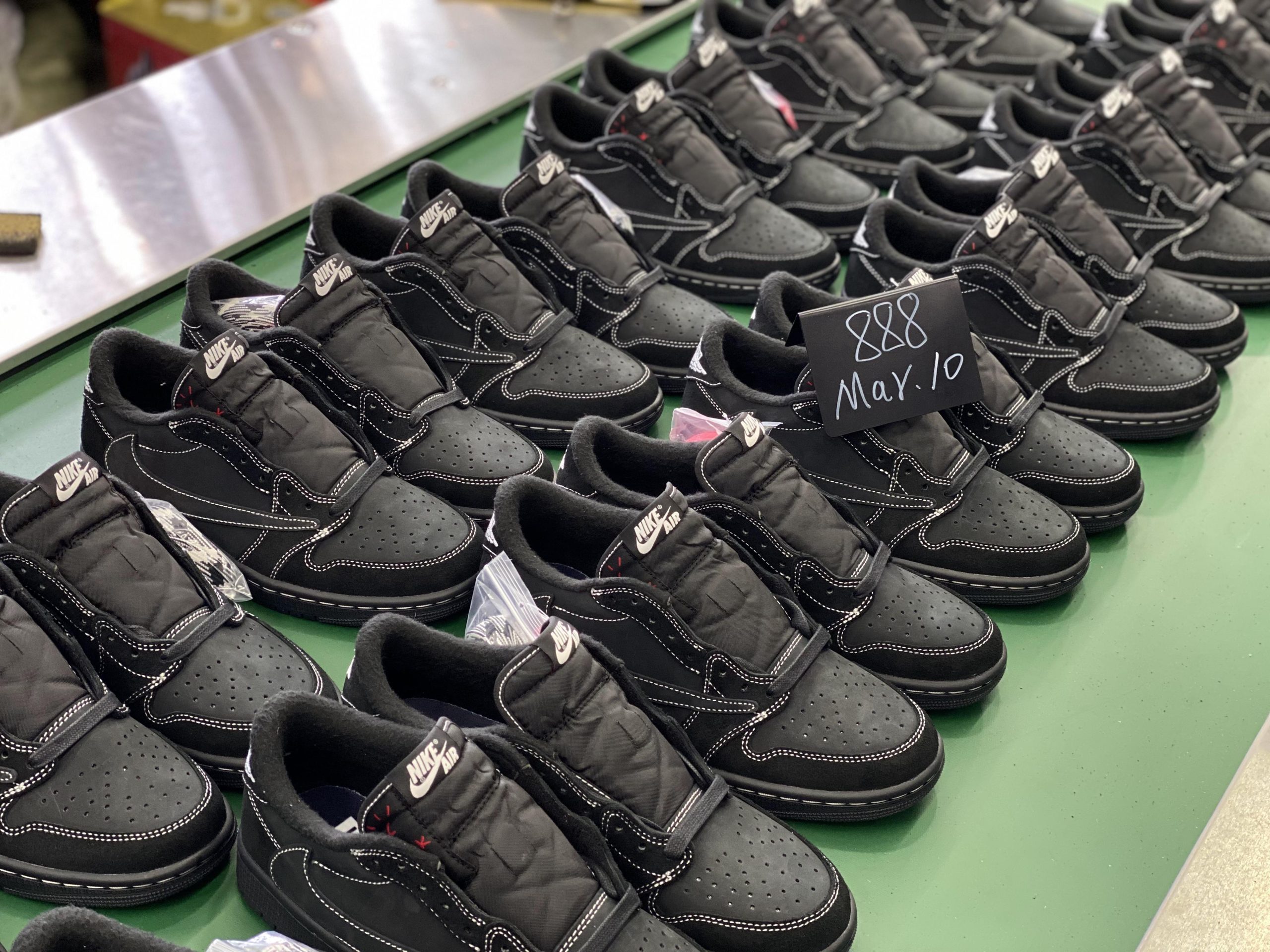 Jordan 1 Retro Low OG SP Travis Scott Black Phantom