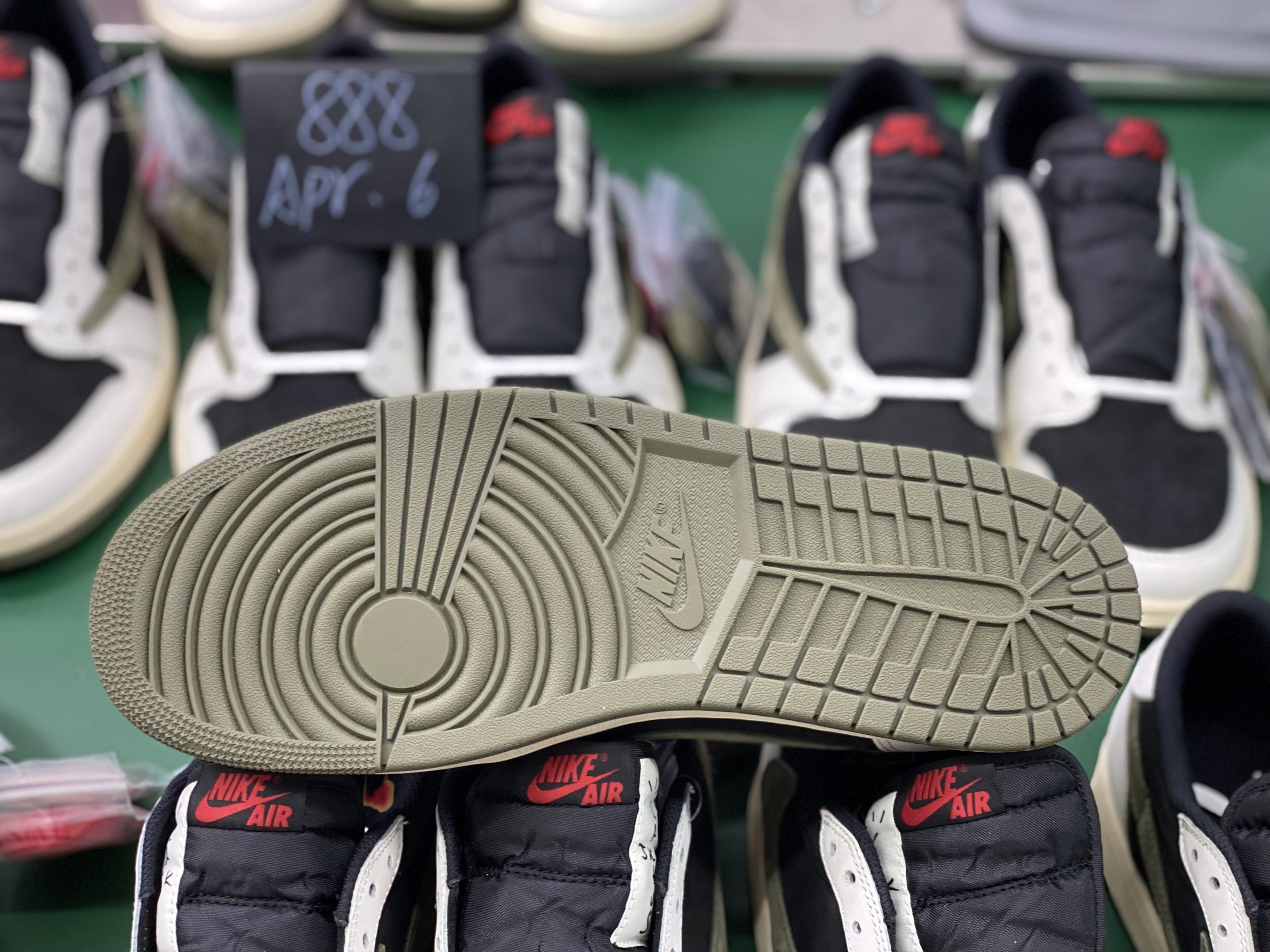 Jordan 1 Retro Low OG SP Travis Scott Olive (W)