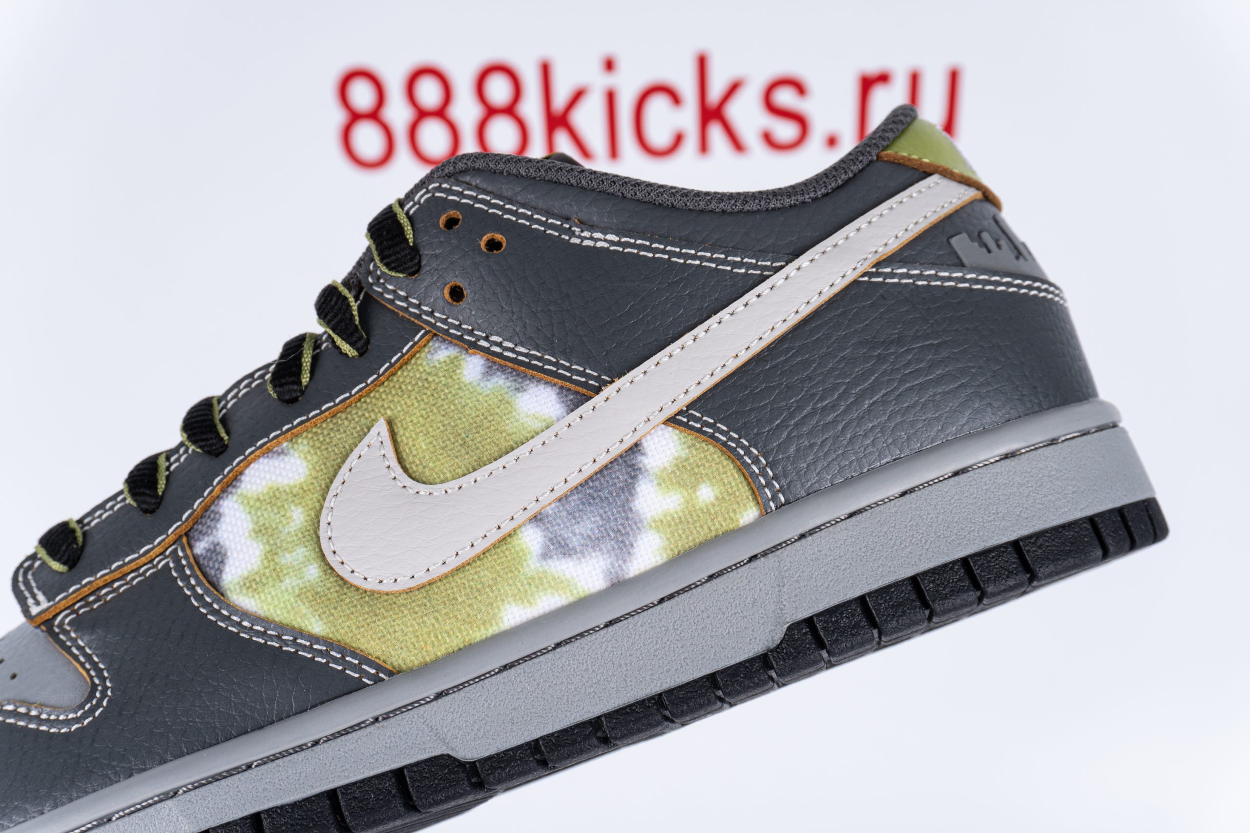 Nike SB Dunk Low HUF Friends And Family