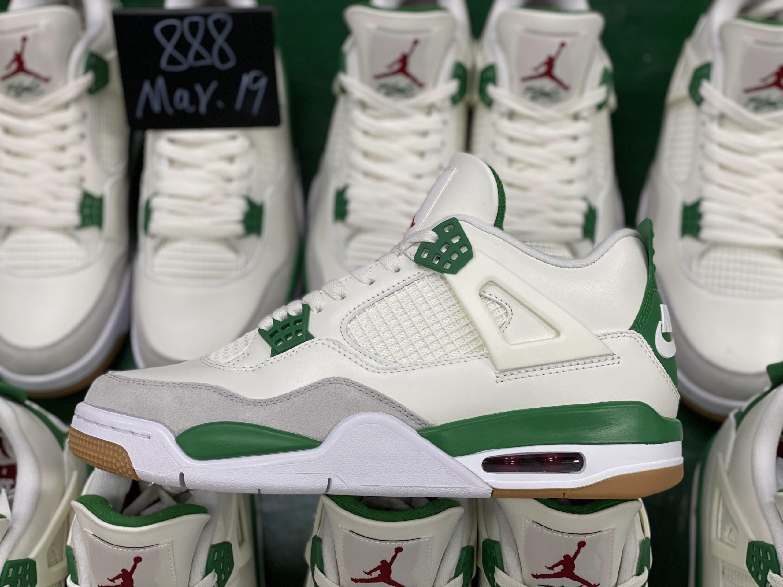 Jordan 4 Retro SB Pine Green