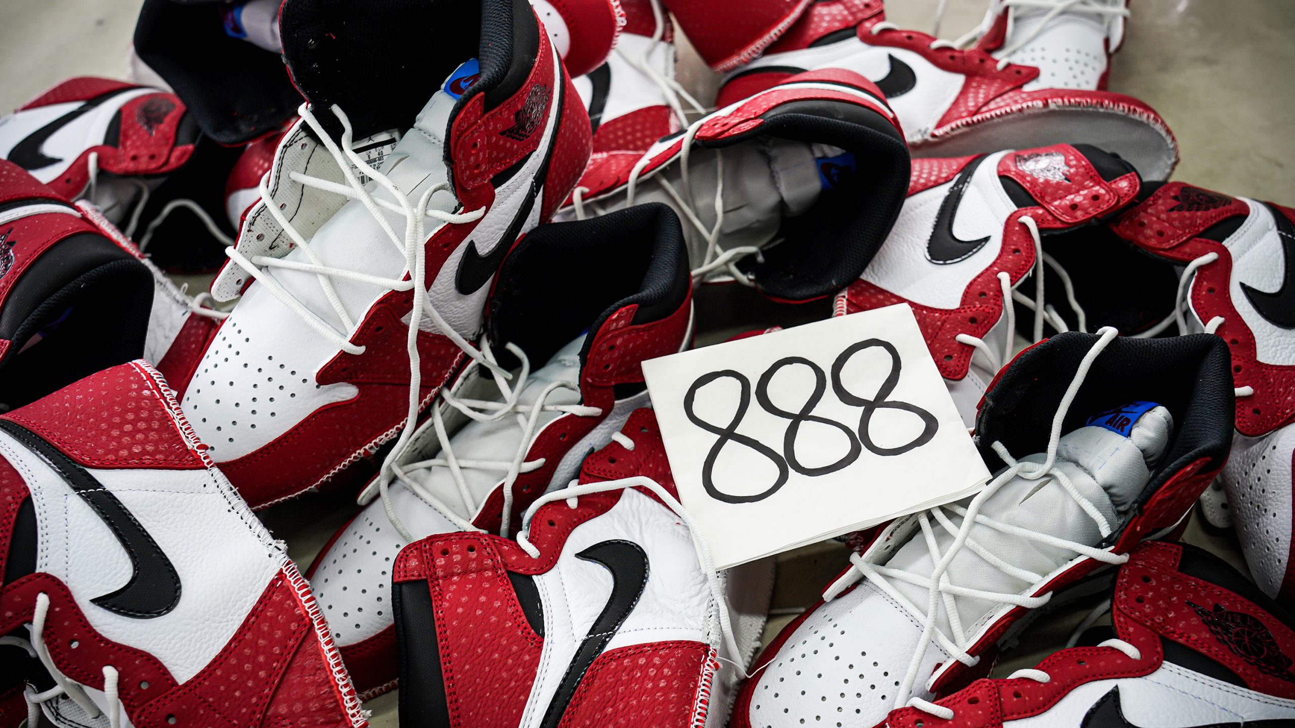 Jordan 1 Retro High Spider Man Origin Story (Special Box)