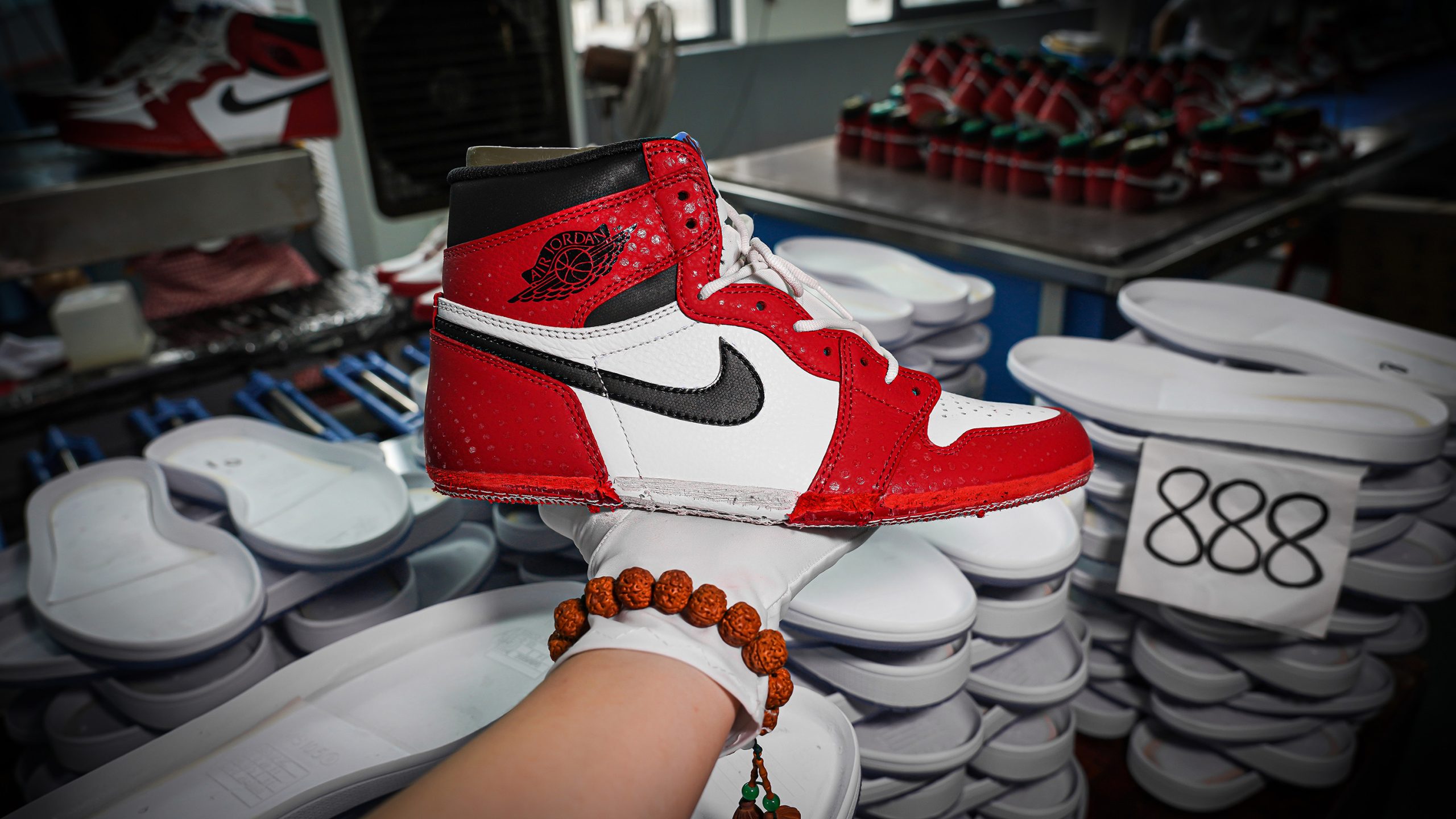 Jordan 1 Retro High Spider Man Origin Story (Special Box)