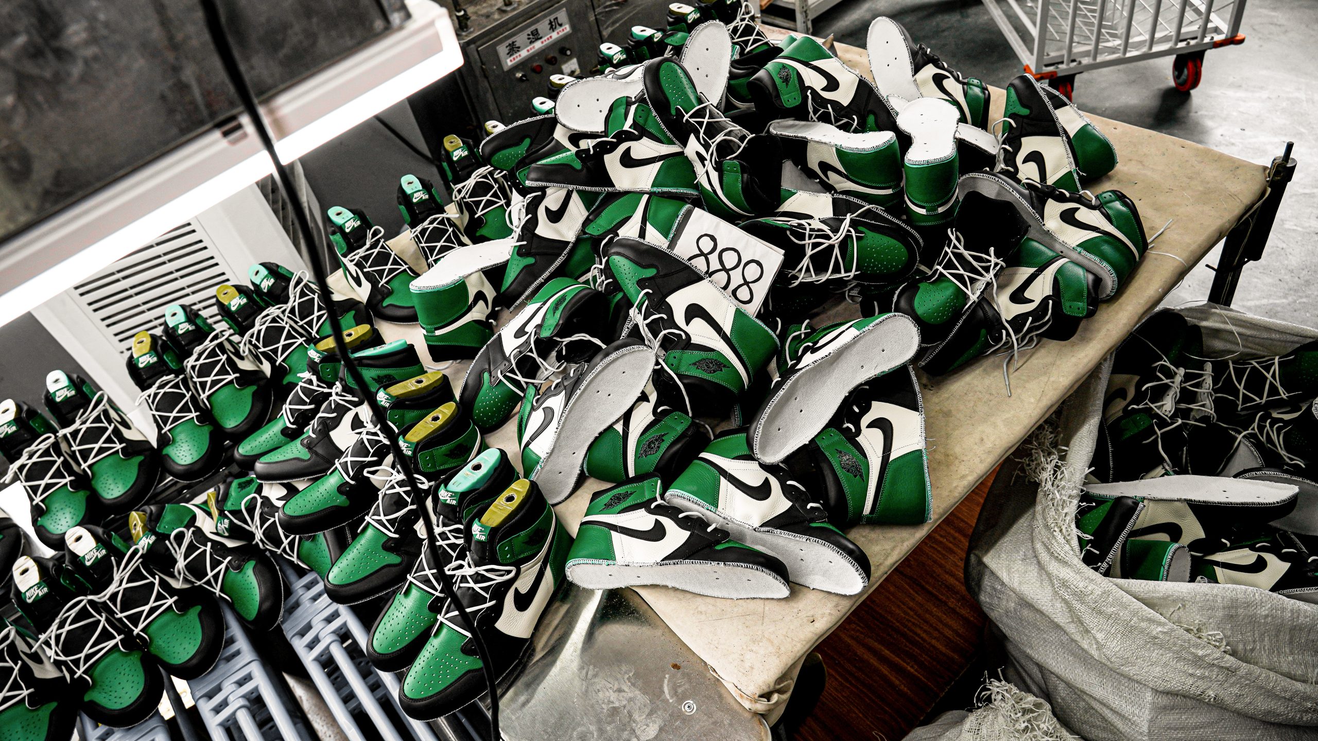 Jordan 1 Retro High Pine Green