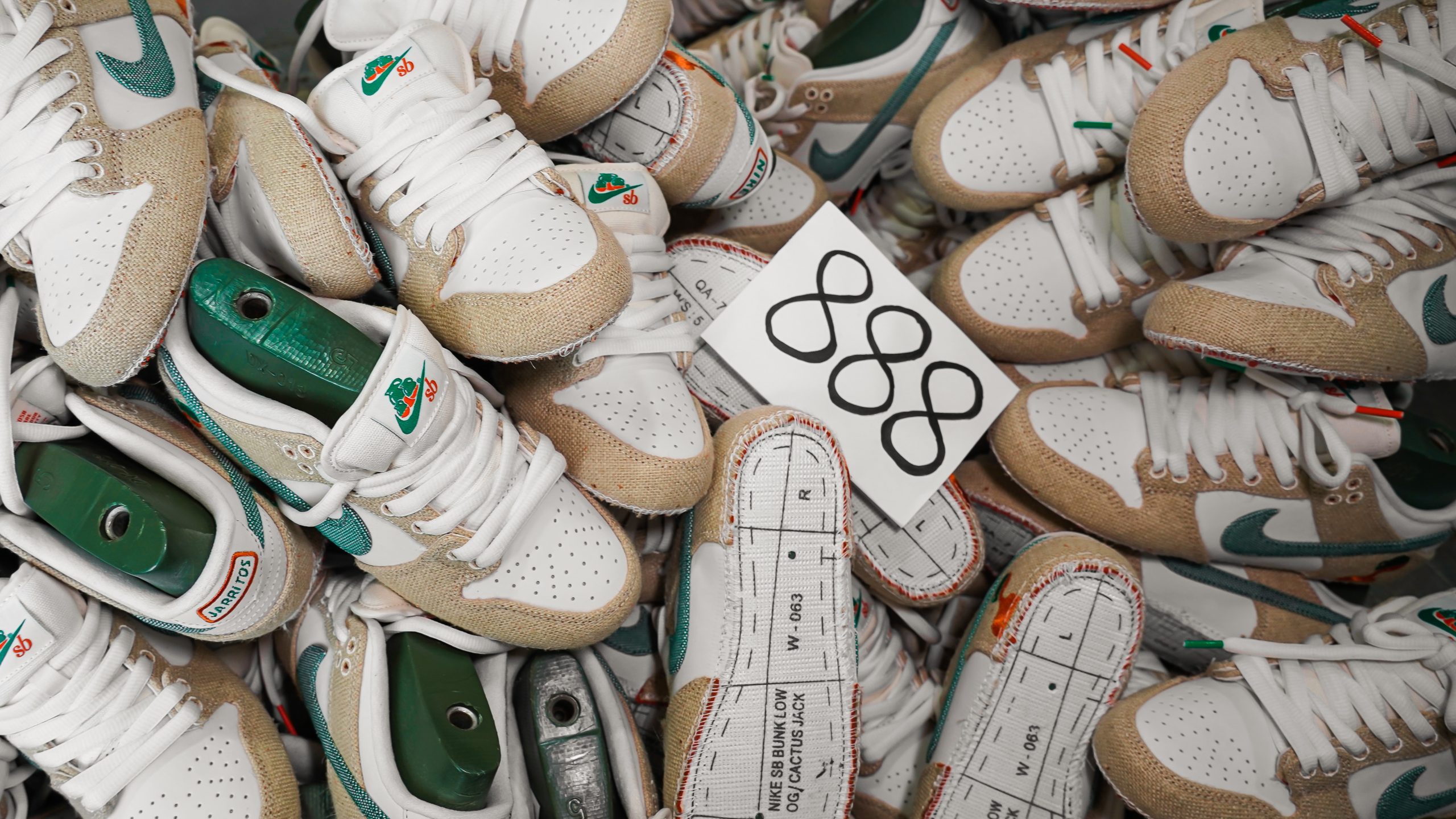 Nike SB Dunk Low Jarritos