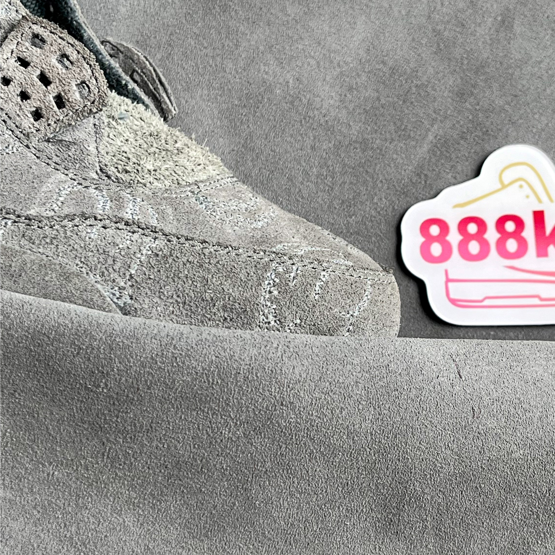 Jordan 4 Retro Kaws