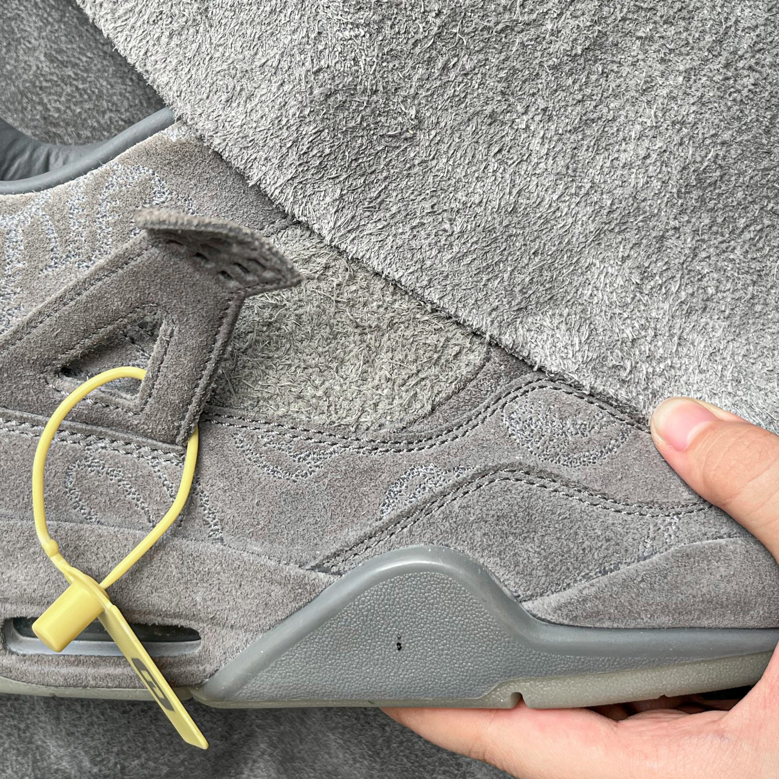 Jordan 4 Retro Kaws