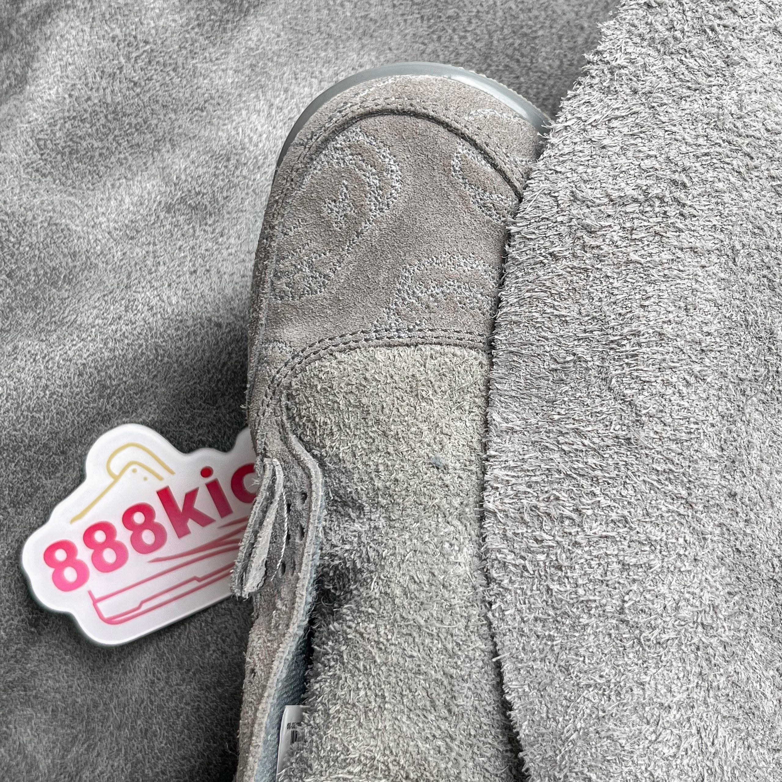 Jordan 4 Retro Kaws