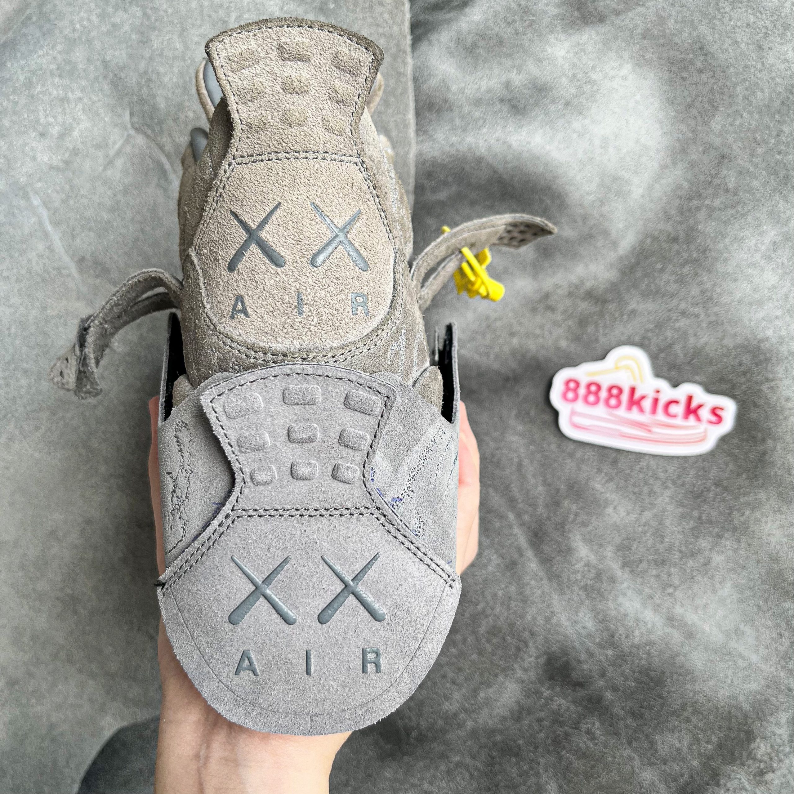 Jordan 4 Retro Kaws