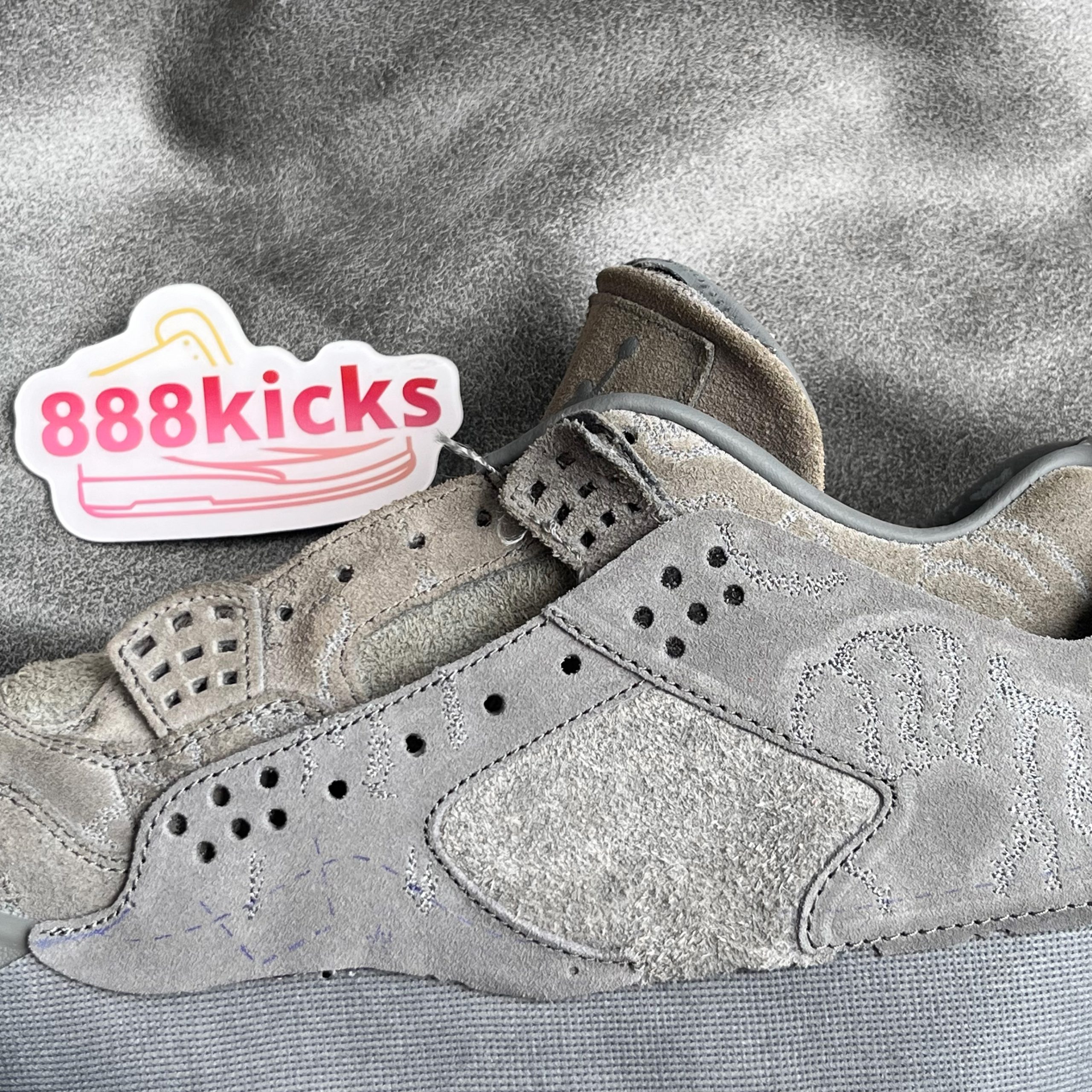 Jordan 4 Retro Kaws
