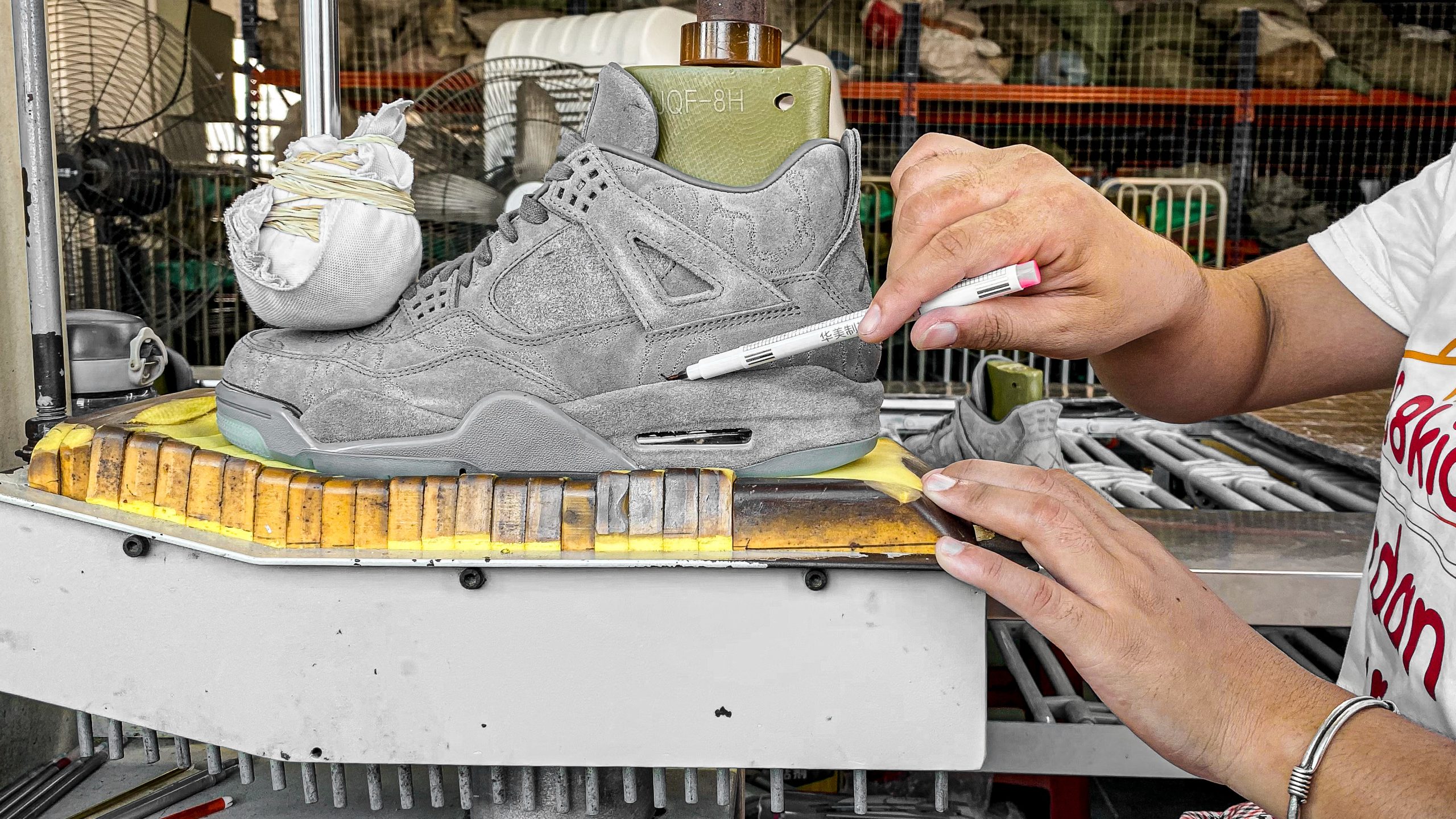 Jordan 4 Retro Kaws