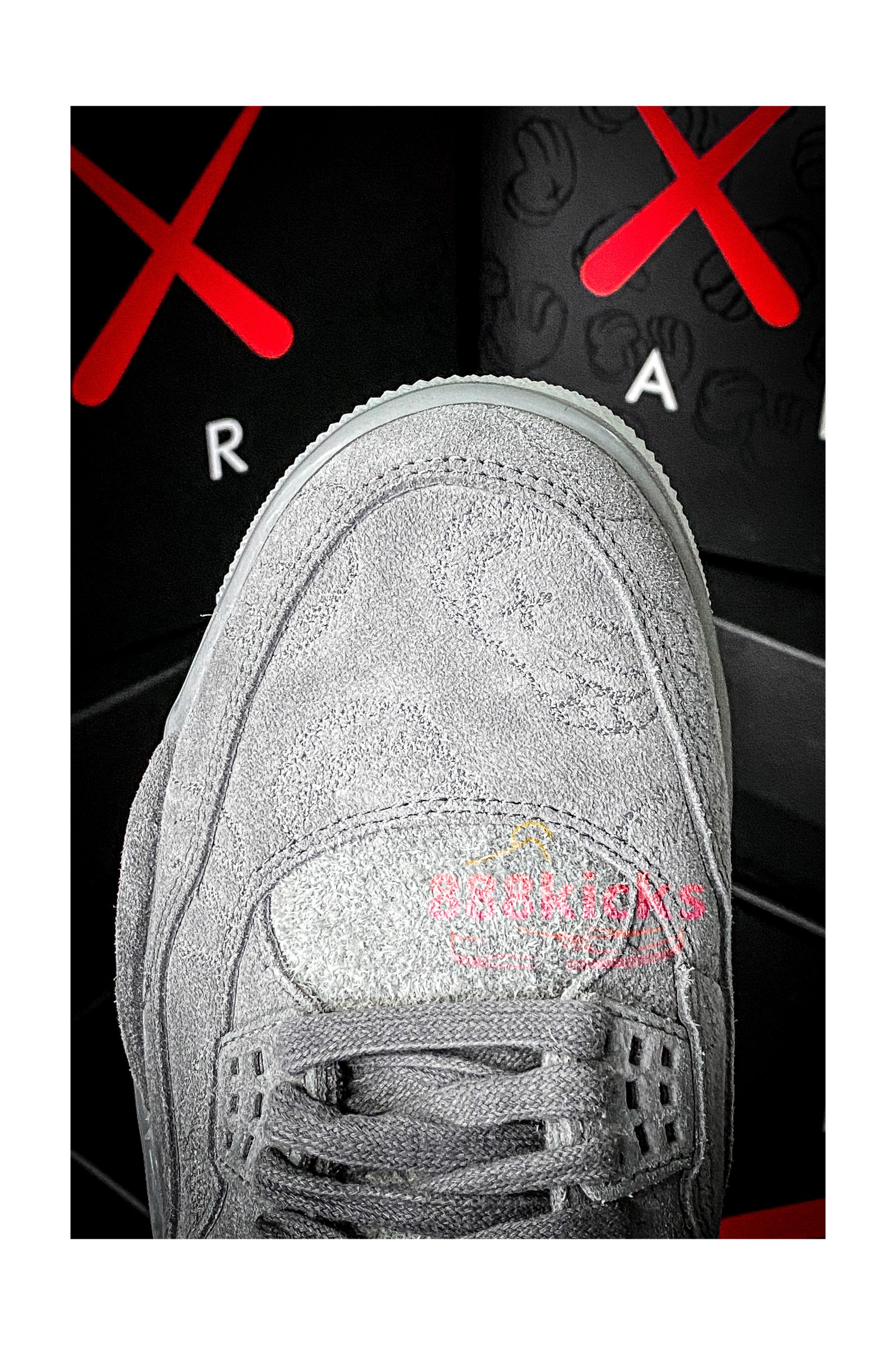 Jordan 4 Retro Kaws