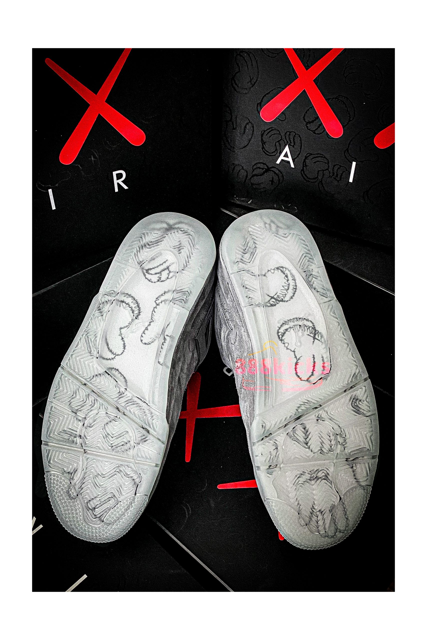 Jordan 4 Retro Kaws