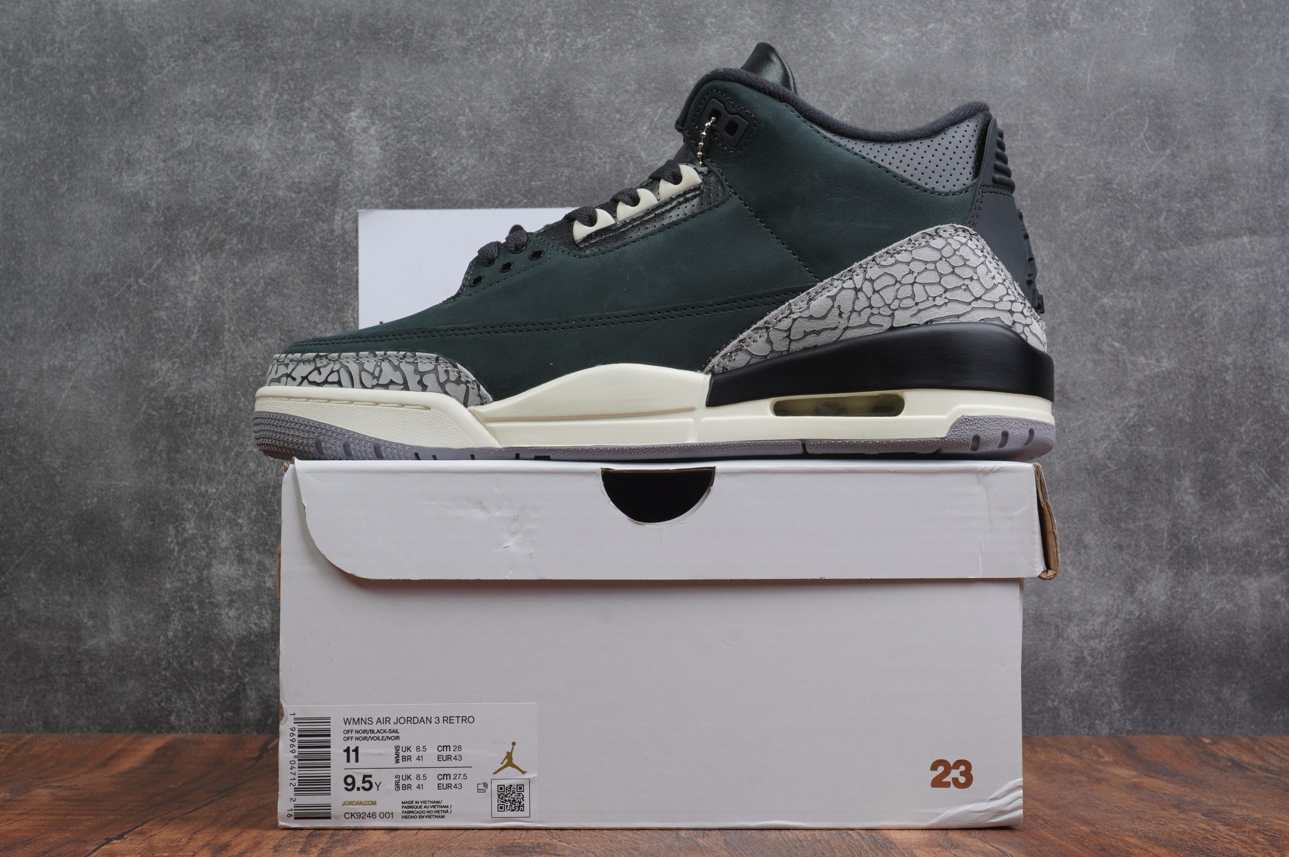Air Jordan 3 WMNS Off Noir