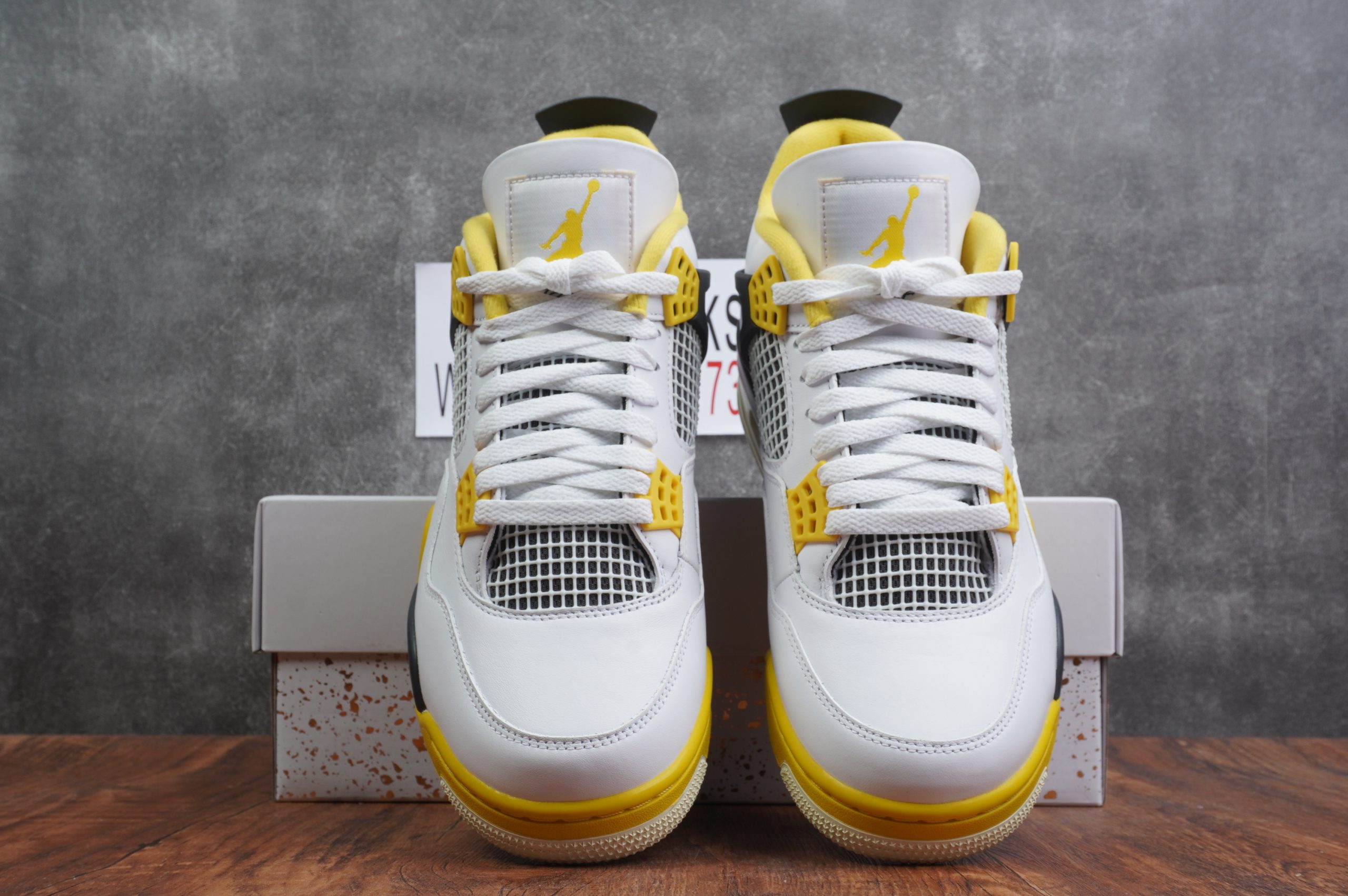 Jordan 4 Vivid Sulfur