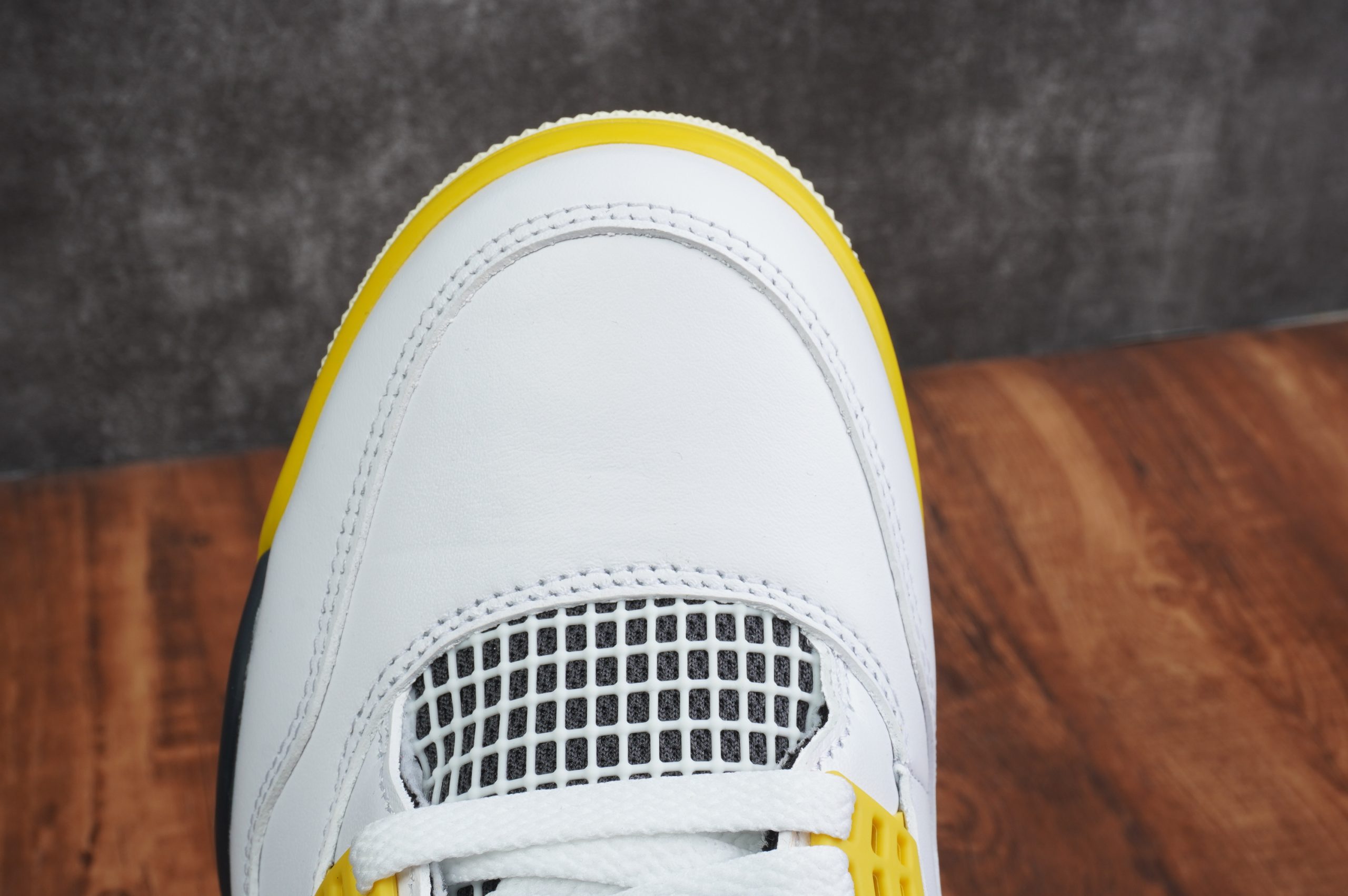 Jordan 4 Vivid Sulfur