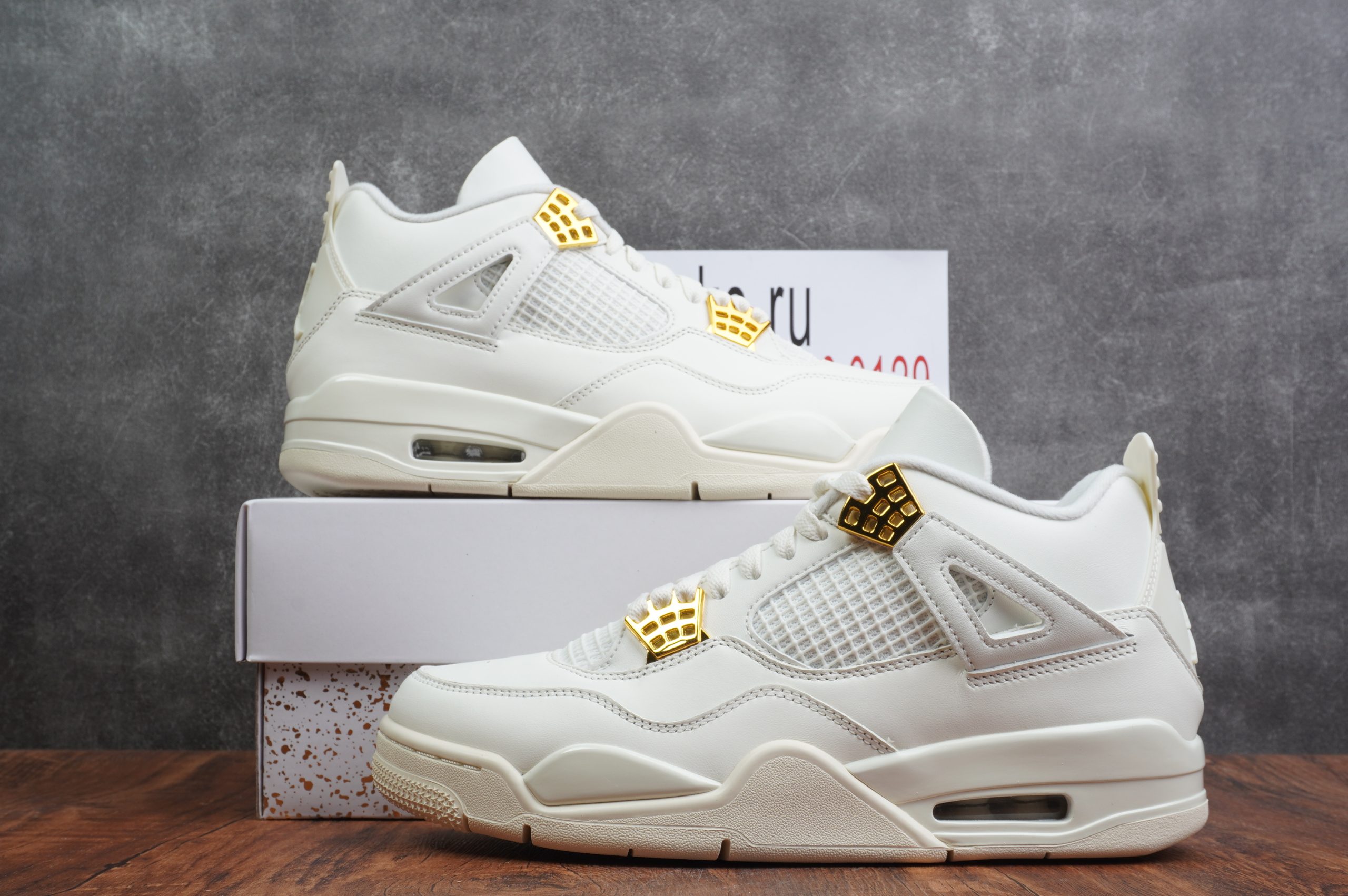 Jordan 4 Retro Metallic Glod