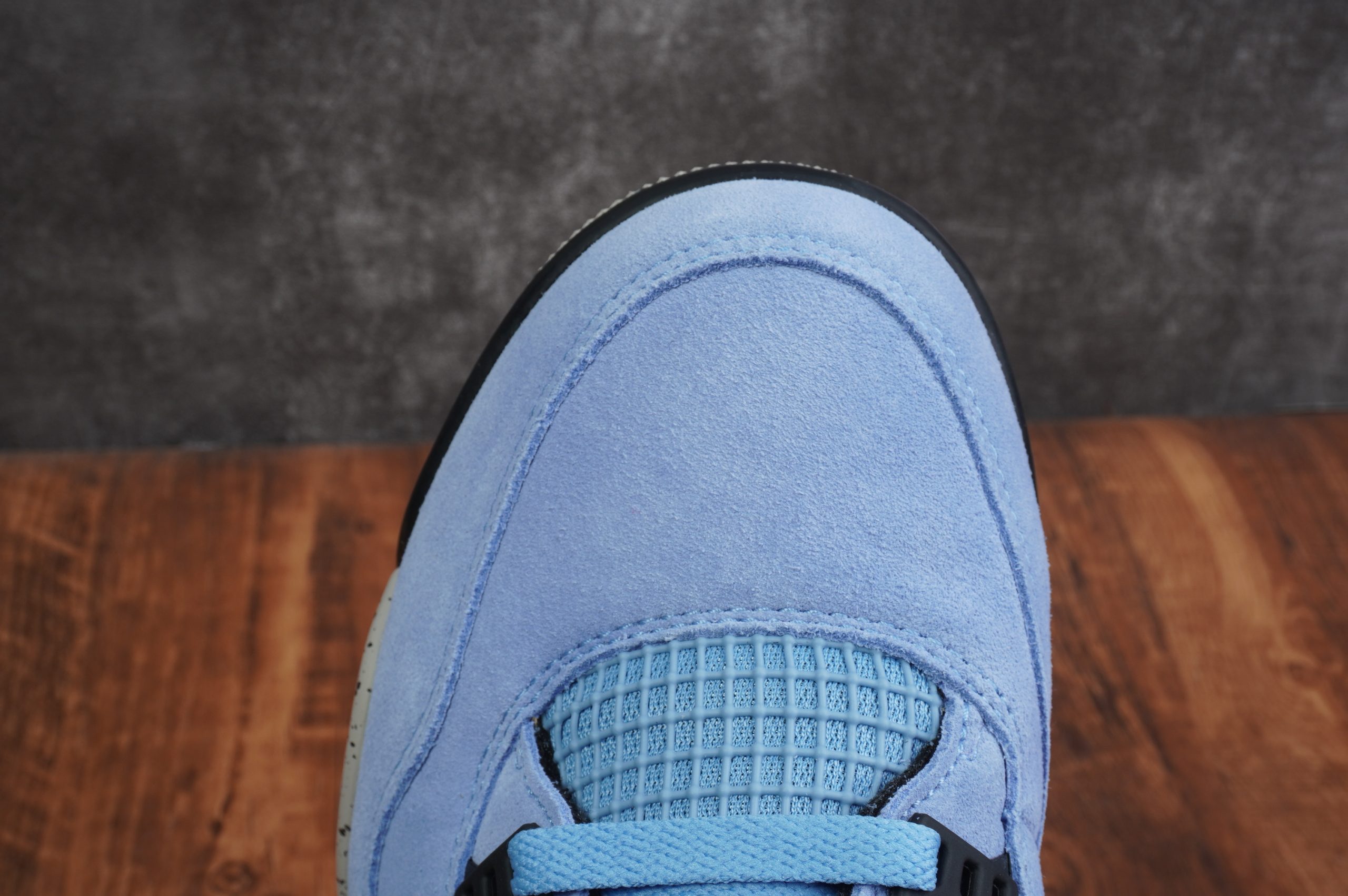 Jordan 4 Retro University Blue