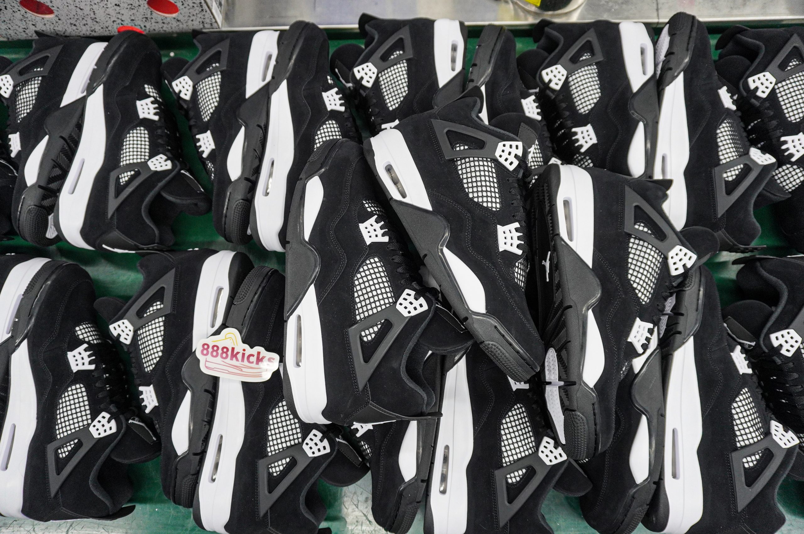 Jordan 4 Retro White Thunder