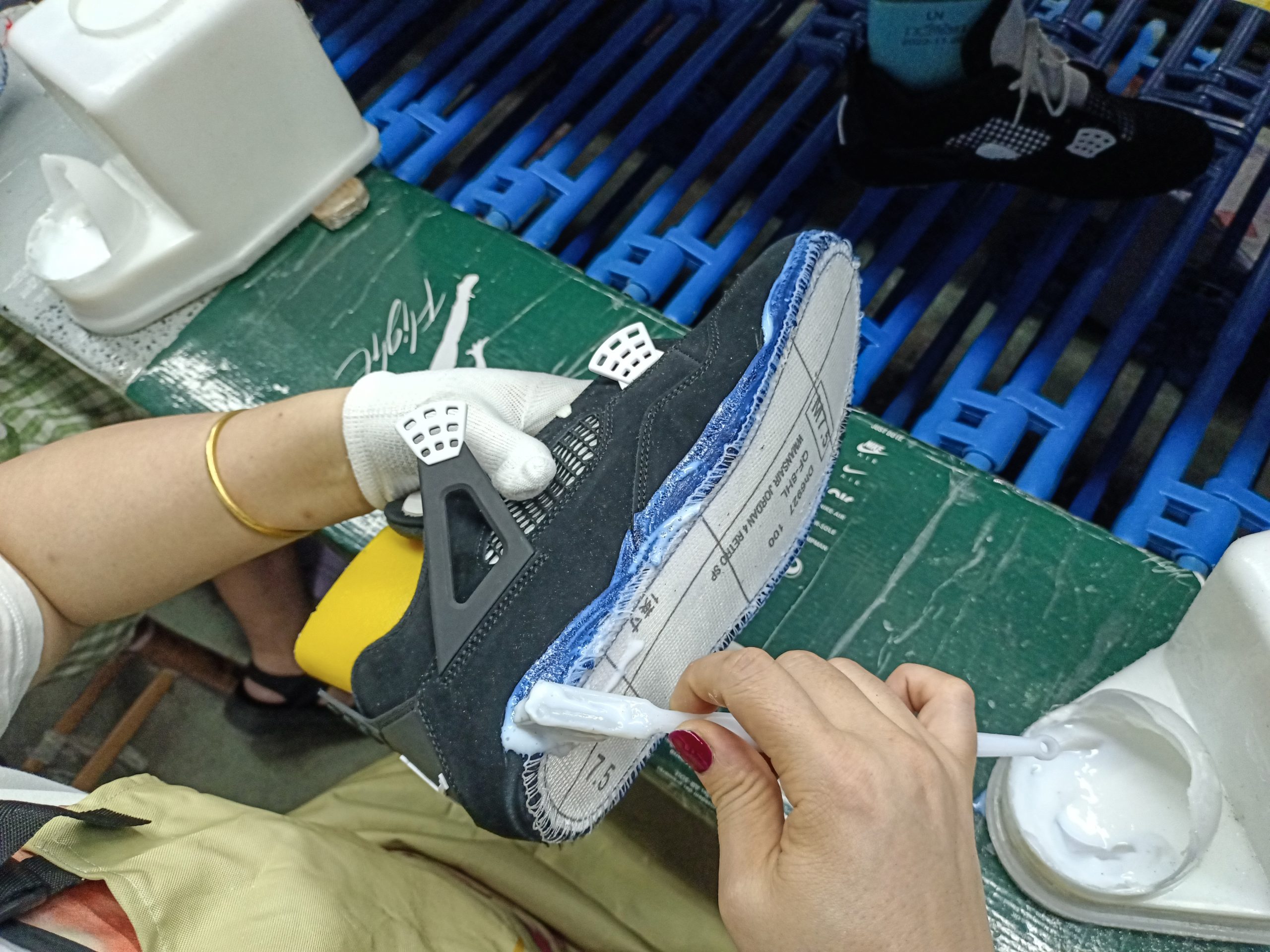 Jordan 4 Retro White Thunder