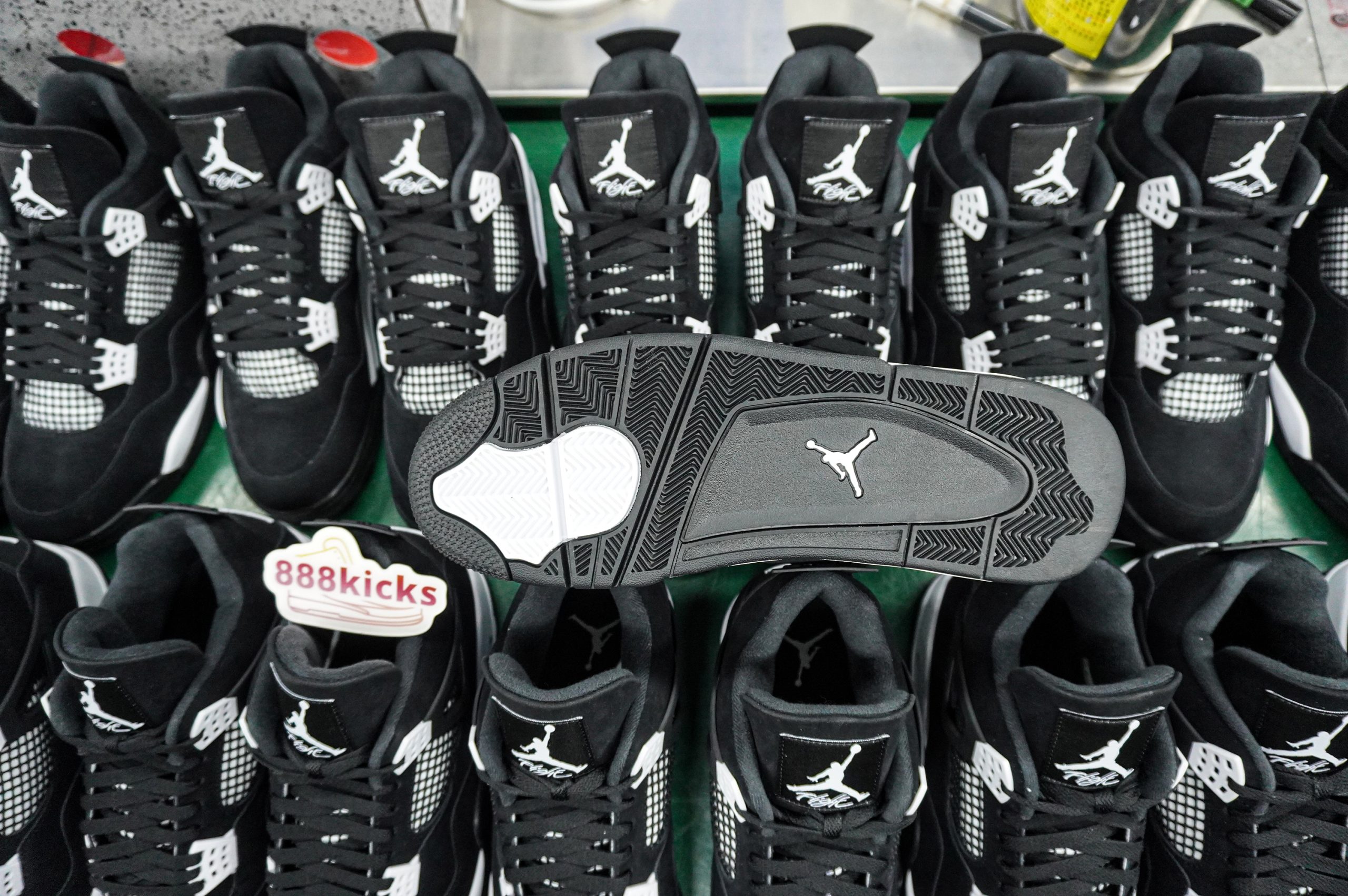 Jordan 4 Retro White Thunder