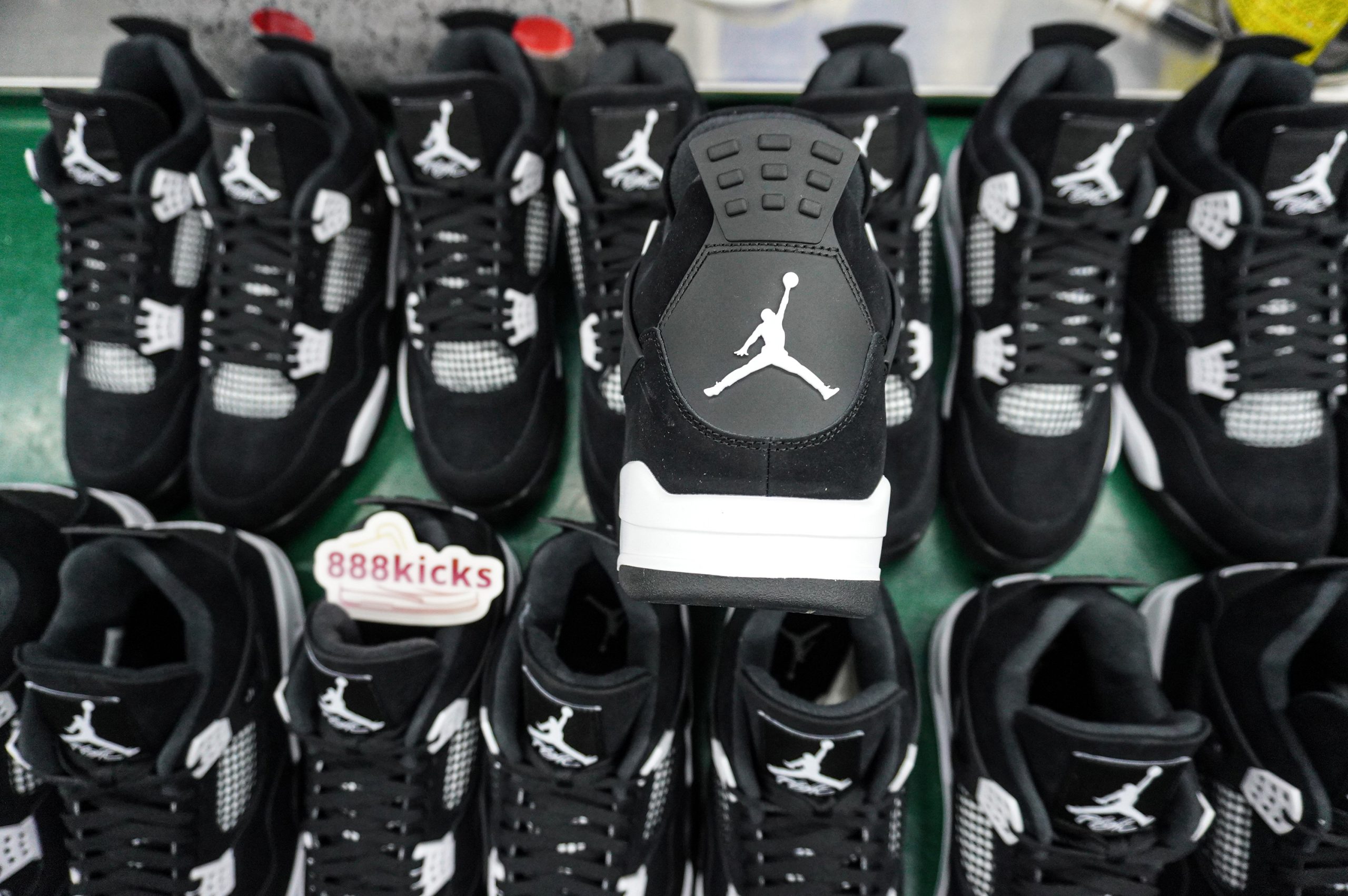 Jordan 4 Retro White Thunder